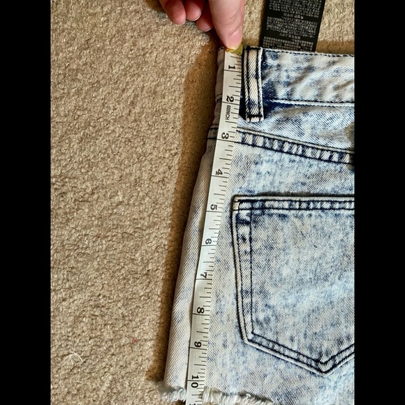 New with tags, high waisted light wash jean shorts. - Picture 6 of 10